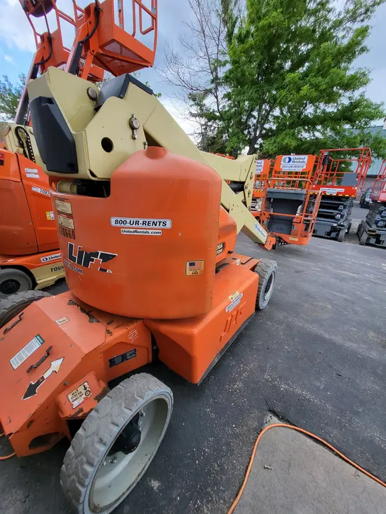 2013 JLG E400AN Articulating Boom Lift