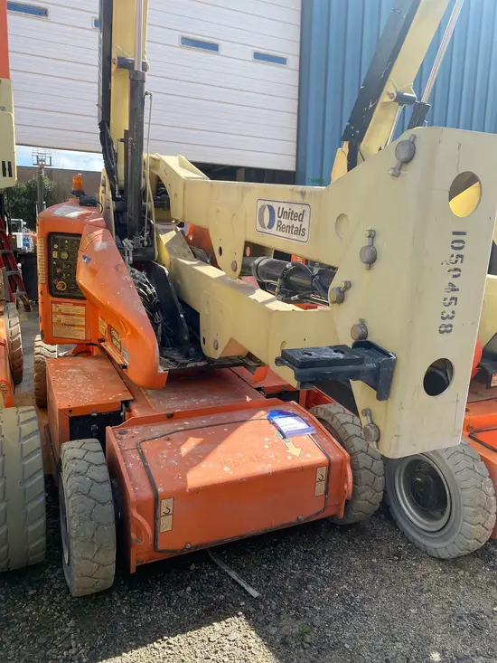 2016 JLG E400AJPN Articulating Boom Lift