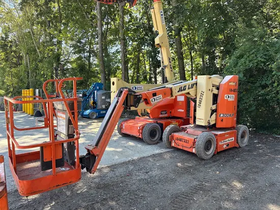 2016 JLG E300AJP Articulating Boom Lift