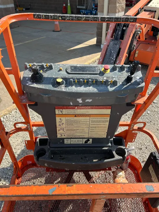 2015 JLG E400AJPN Articulating Boom Lift