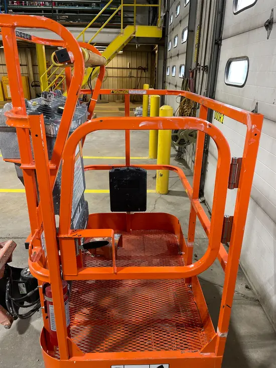 2015 JLG E400AJPN Articulating Boom Lift