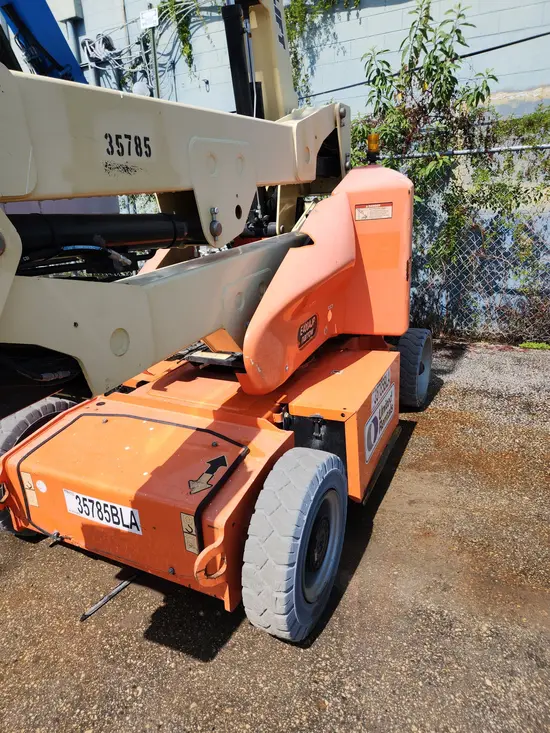 2016 JLG E400AJPN Articulating Boom Lift