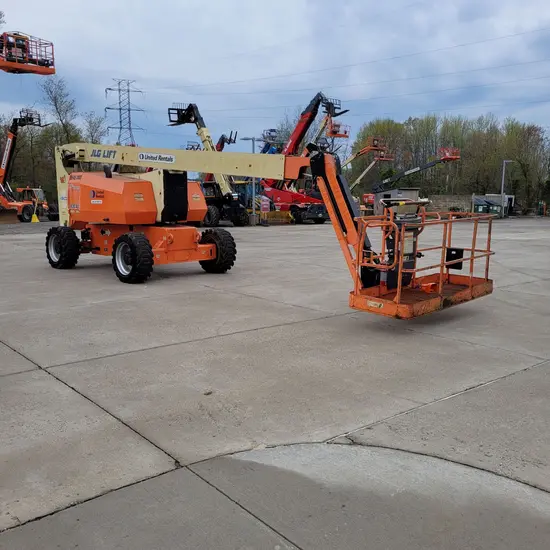 2015 JLG 800AJ Articulating Boom Lift