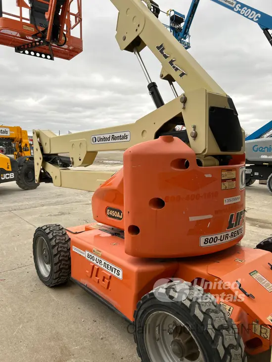 2014 JLG E450AJ Articulating Boom Lift