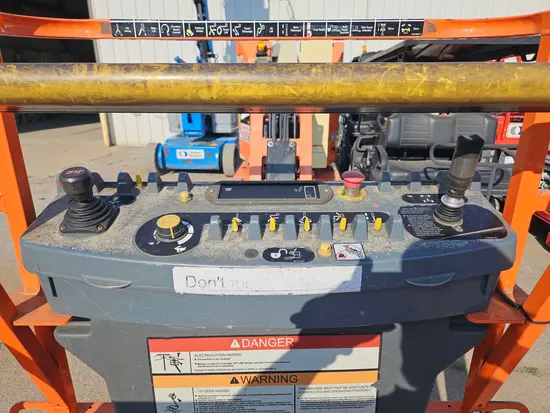 2018 JLG E300AJP Articulating Boom Lift