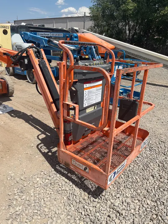 2014 JLG E400AJPN Articulating Boom Lift
