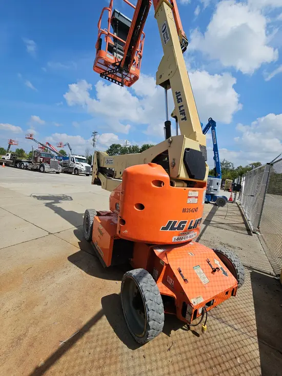 2015 JLG E400AJPN Articulating Boom Lift