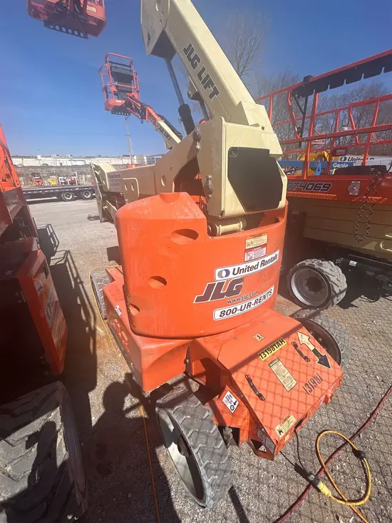 2013 JLG E400AJPN Articulating Boom Lift