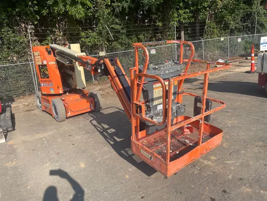 2015 JLG E300AJP Articulating Boom Lift