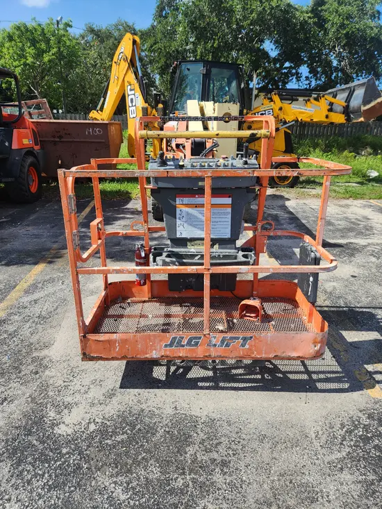 2017 JLG E450AJ Articulating Boom Lift
