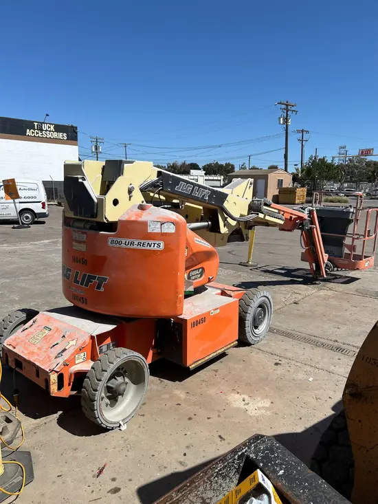 2016 JLG E400AJPN Articulating Boom Lift