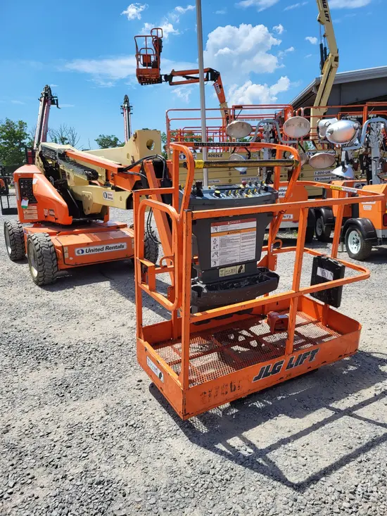 2016 JLG E450AJ Articulating Boom Lift