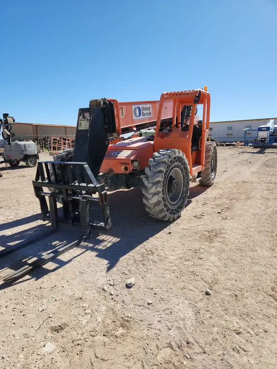 2016 SKYTRAK 8042 Forklift