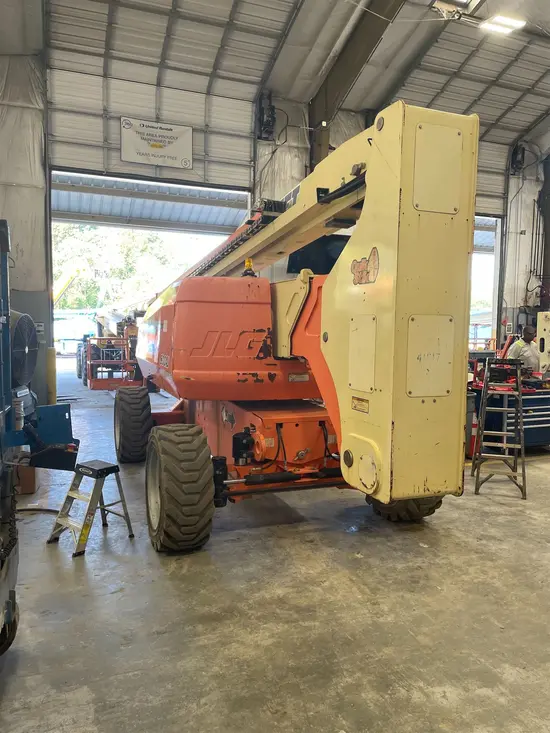 2017 JLG 800AJ Articulating Boom Lift