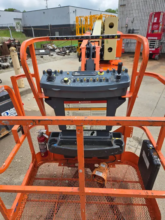 2015 JLG E400AJPN Articulating Boom Lift