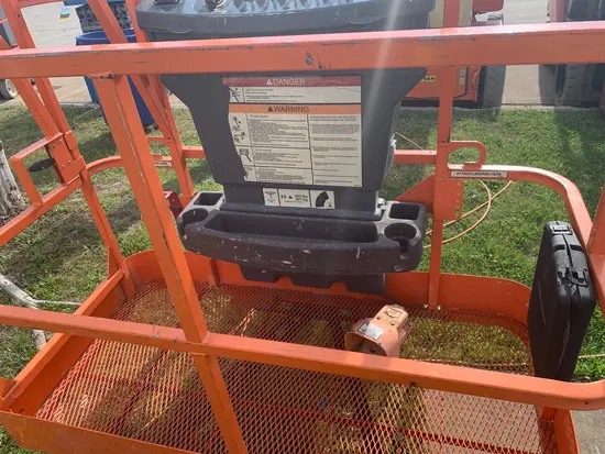 2016 JLG E400AJPN Articulating Boom Lift