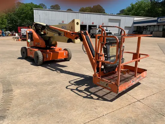 2013 JLG E450AJ Articulating Boom Lift