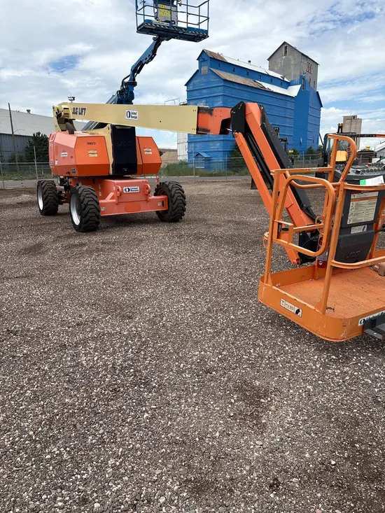2016 JLG 800AJ Articulating Boom Lift