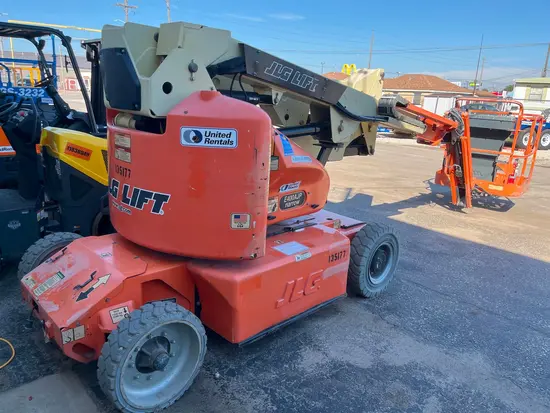 2014 JLG E400AJPN Articulating Boom Lift