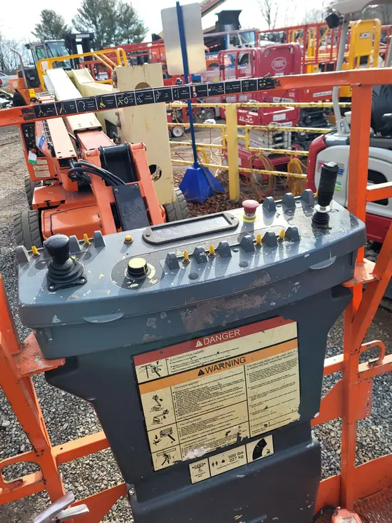 2016 JLG E450AJ Articulating Boom Lift
