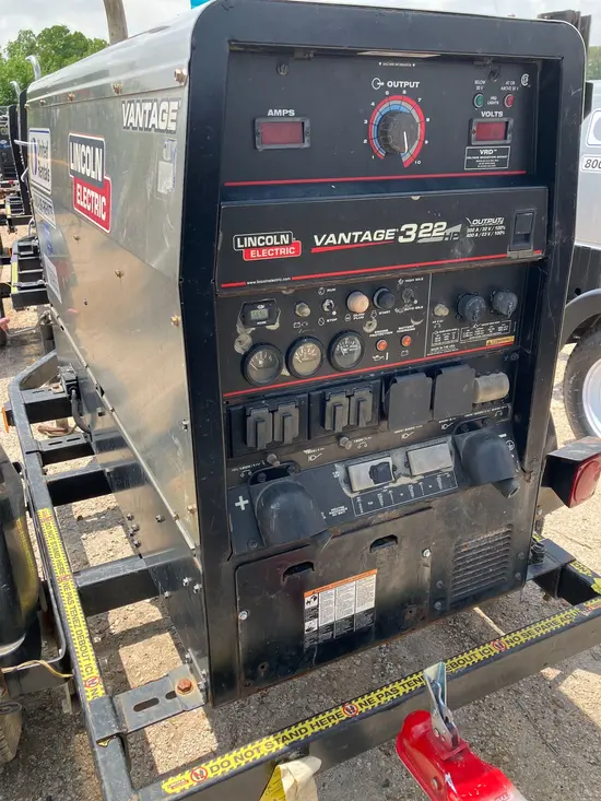 2020 Lincoln Electric VANTAGE 322 Welder