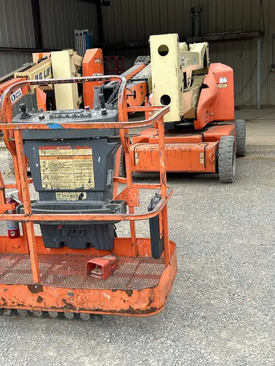 2013 JLG E450AJ Articulating Boom Lift