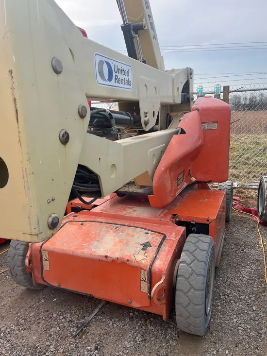 2016 JLG E400AJPN Articulating Boom Lift