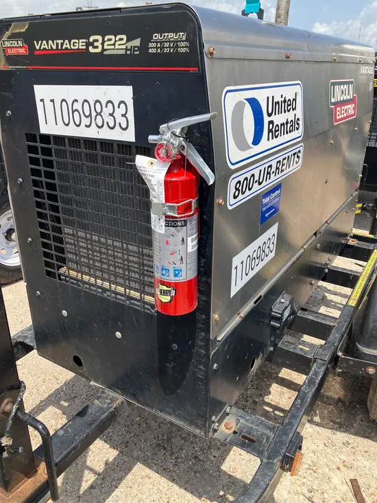 2020 Lincoln Electric VANTAGE 322 Welder