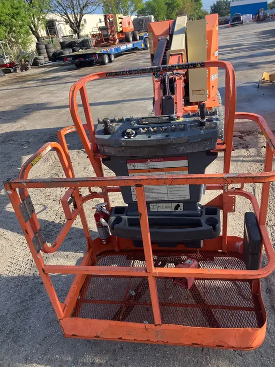2016 JLG E300AJP Articulating Boom Lift