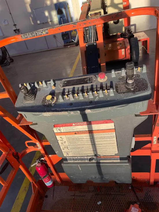 2016 JLG E400AJPN Articulating Boom Lift