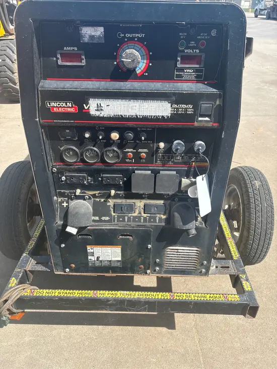2020 Lincoln Electric VANTAGE 322 Welder