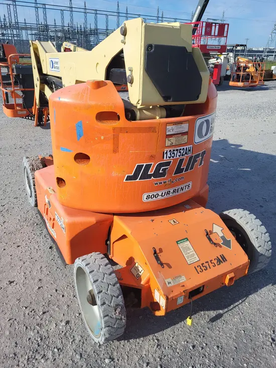 2014 JLG E400AJPN Articulating Boom Lift