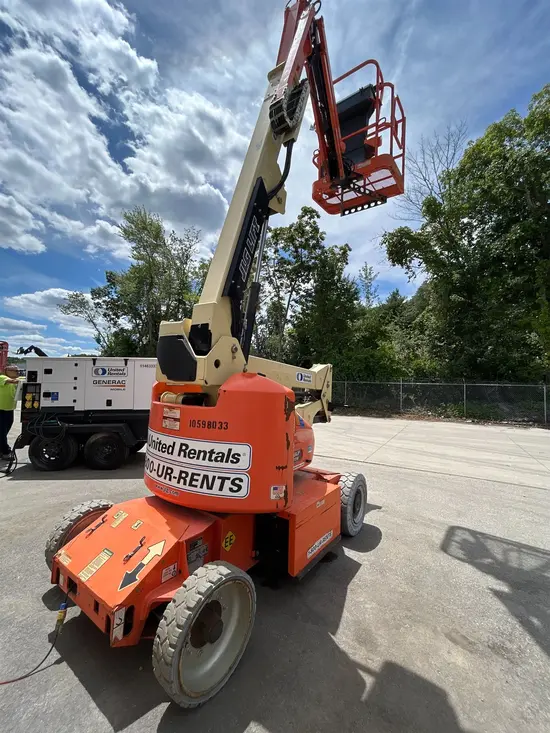 2017 JLG E400AJPN Articulating Boom Lift