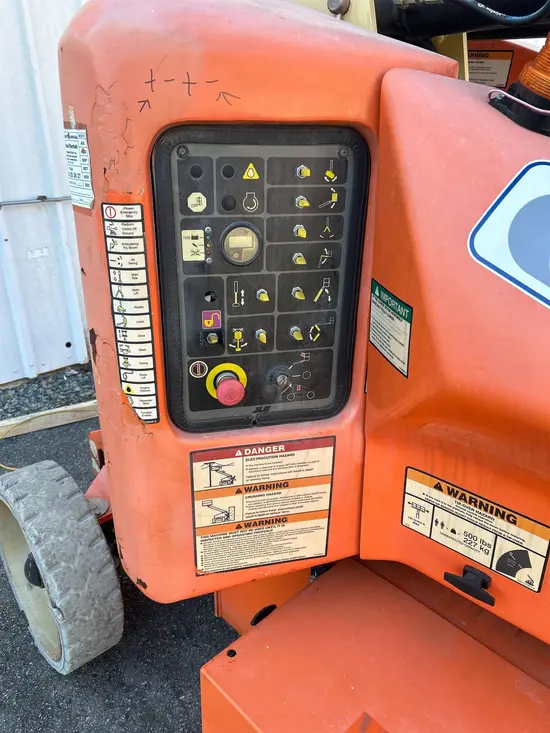 2016 JLG E400AJPN Articulating Boom Lift