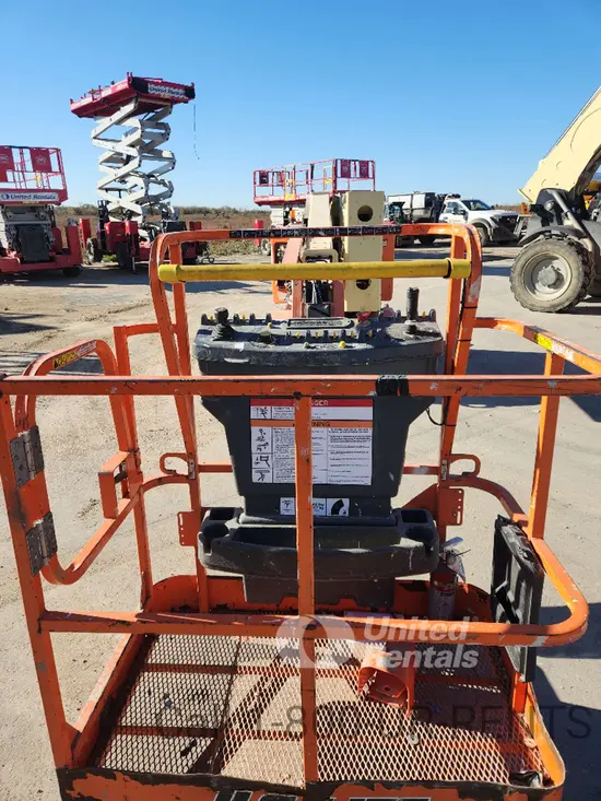 2016 JLG E400AJPN Articulating Boom Lift