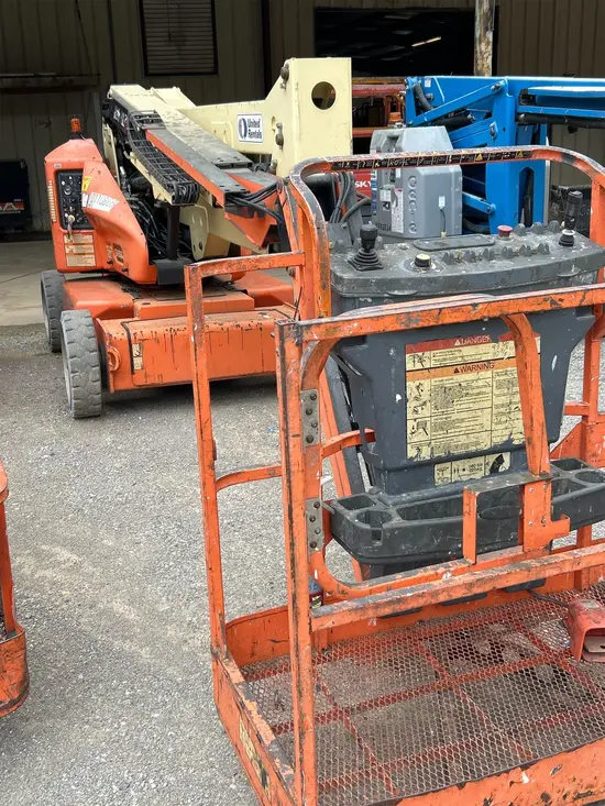 2013 JLG E450AJ Articulating Boom Lift