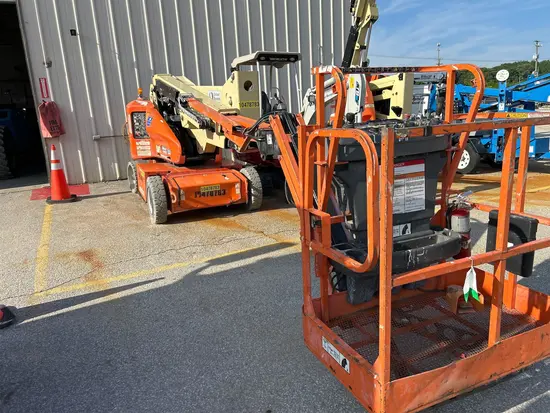 2016 JLG E400AJPN Articulating Boom Lift