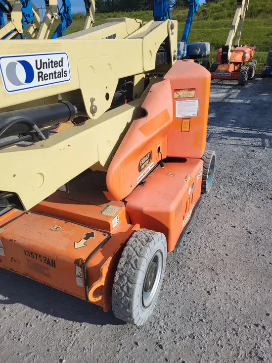 2014 JLG E400AJPN Articulating Boom Lift
