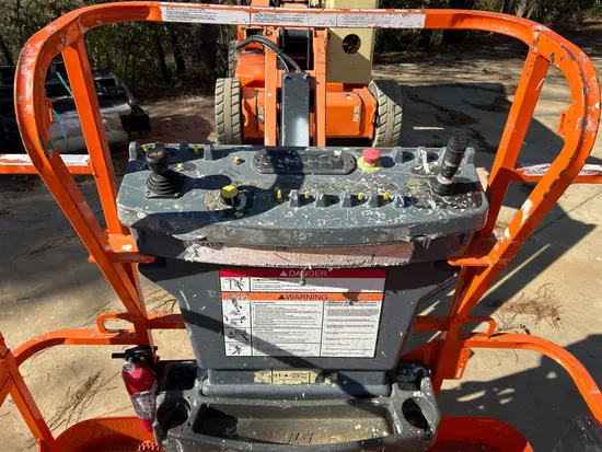 2013 JLG E450AJ Articulating Boom Lift