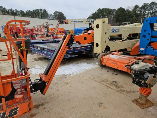 2016 JLG E450AJ Articulating Boom Lift