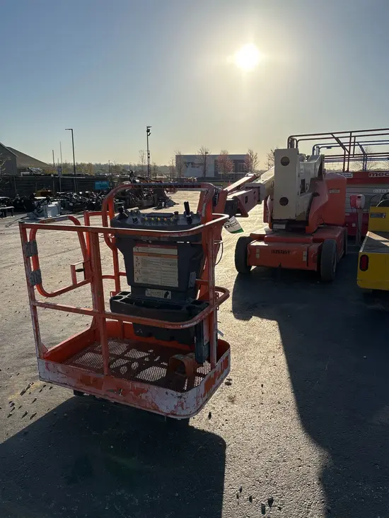 2014 JLG E400AJPN Articulating Boom Lift