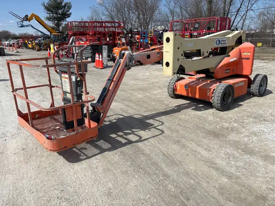 2014 JLG E450AJ Articulating Boom Lift