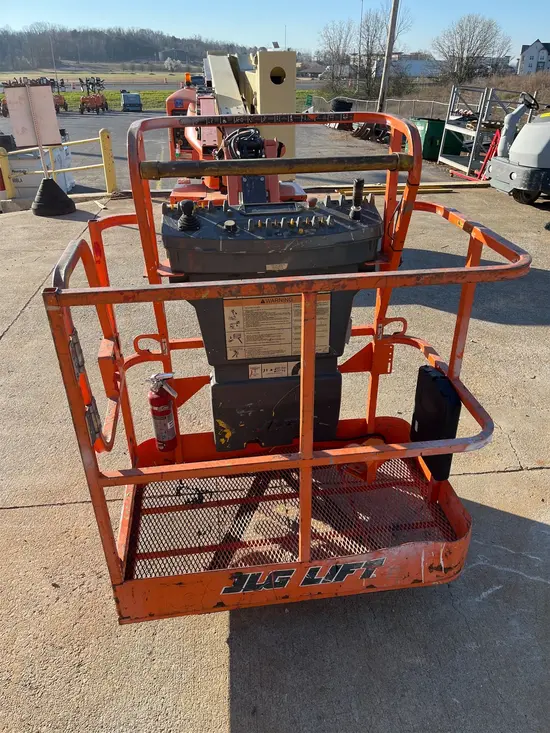 2017 JLG E400AJPN Articulating Boom Lift