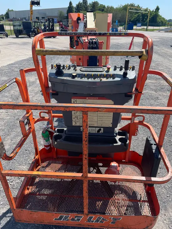 2018 JLG E300AJP Articulating Boom Lift