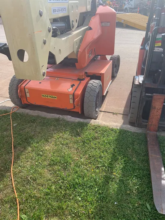 2016 JLG E400AJPN Articulating Boom Lift