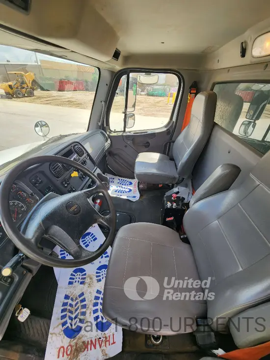 2020 Freightliner M2106 Truck