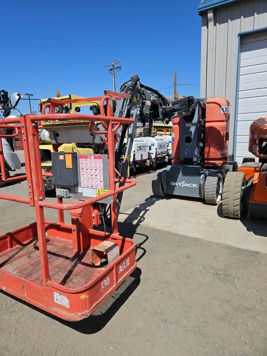 2017 Skyjack SJ30ARJE Articulating Boom Lift