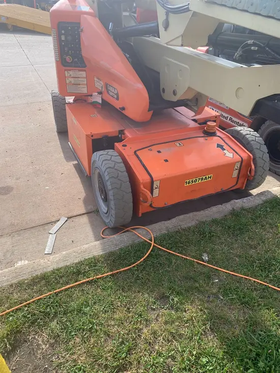 2016 JLG E400AJPN Articulating Boom Lift