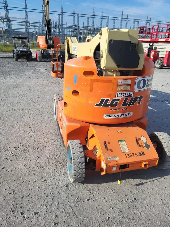 2014 JLG E400AJPN Articulating Boom Lift