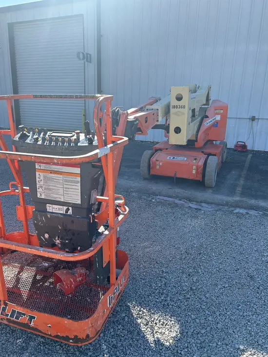 2016 JLG E400AJPN Articulating Boom Lift